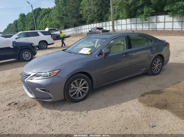 JTHBW1GGXH2151751 2017 LEXUS ES - Image 2
