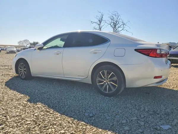 JTHBW1GGXH2156206 2017 LEXUS ES - Image 2