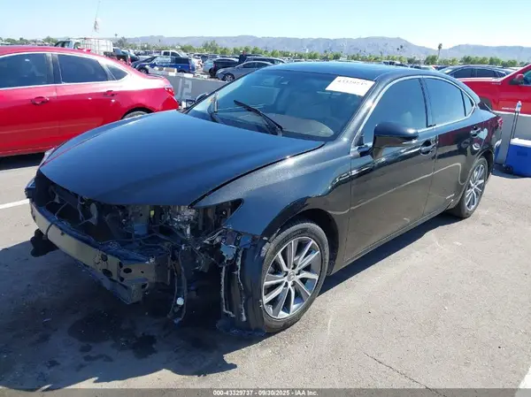 JTHBW1GGXJ2184691 2018 LEXUS ES - Image 2