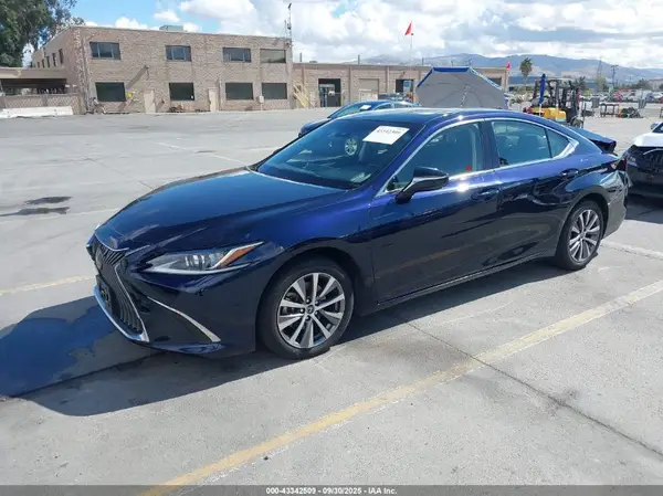 JTHBZ1B10K2000368 2019 LEXUS ES - Image 2