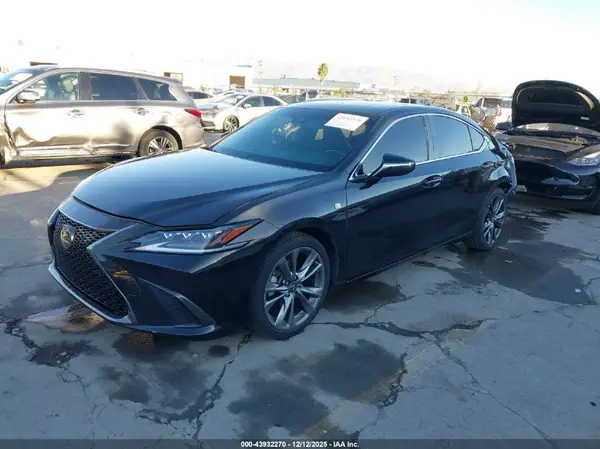 JTHBZ1B11K2003747 2019 LEXUS ES - Image 2