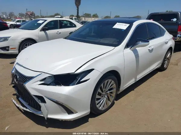 JTHBZ1B11K2004347 2019 LEXUS ES - Image 2