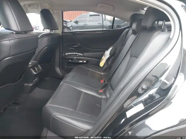 JTHBZ1B12K2001599 2019 LEXUS ES - Image 8