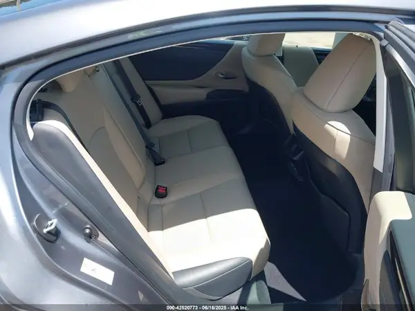 JTHBZ1B14K2004682 2019 LEXUS ES - Image 8