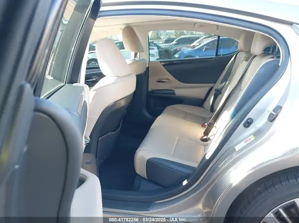JTHBZ1B17K2004045 2019 LEXUS ES - Image 8