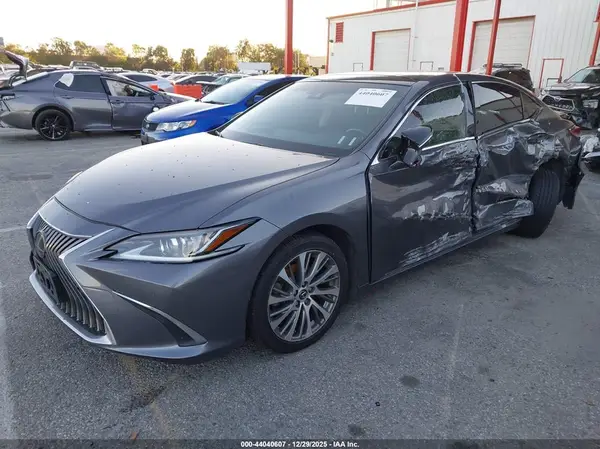 JTHBZ1B18K2001347 2019 LEXUS ES - Image 2