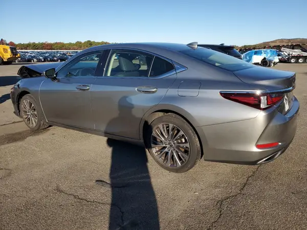 JTHBZ1B18K2002255 2019 LEXUS ES - Image 2
