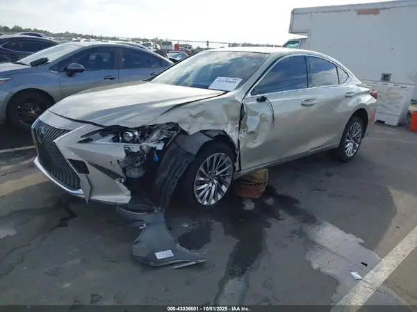 JTHBZ1B18K2002546 2019 LEXUS ES - Image 2