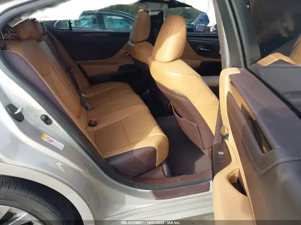 JTHBZ1B18K2002546 2019 LEXUS ES - Image 8