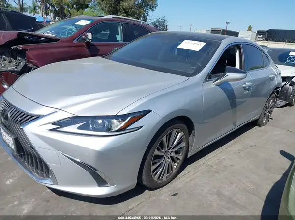 JTHBZ1B18K2003955 2019 LEXUS ES - Image 2