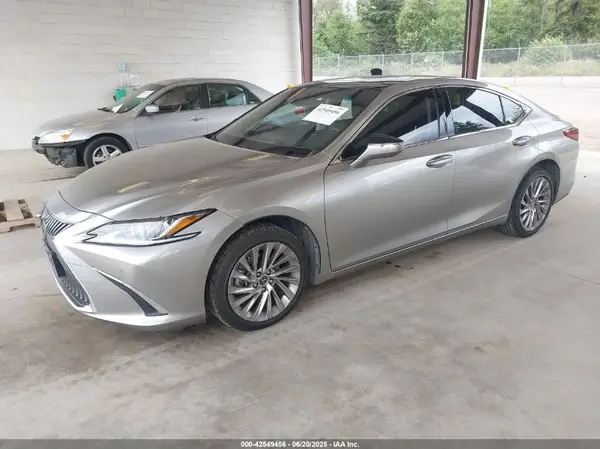 JTHBZ1B1XK2004539 2019 LEXUS ES - Image 2