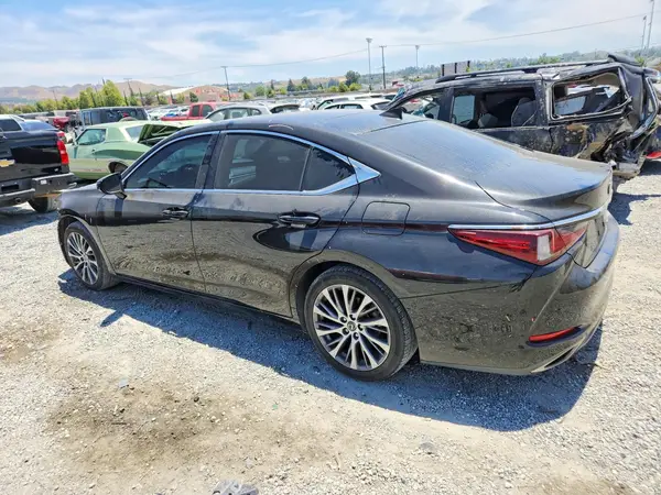 JTHBZ1B1XK2004590 2019 LEXUS ES - Image 2