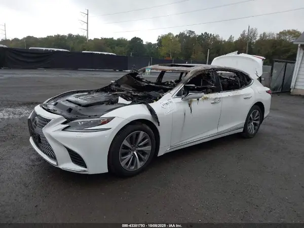 JTHC51FF0J5001460 2018 LEXUS LS - Image 2