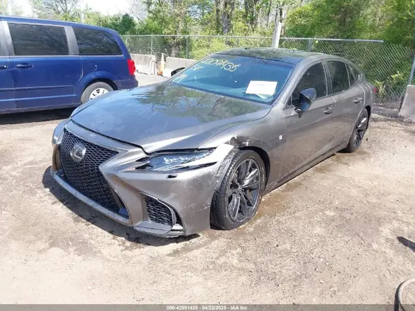 JTHC51FF0J5002673 2018 LEXUS LS - Image 2
