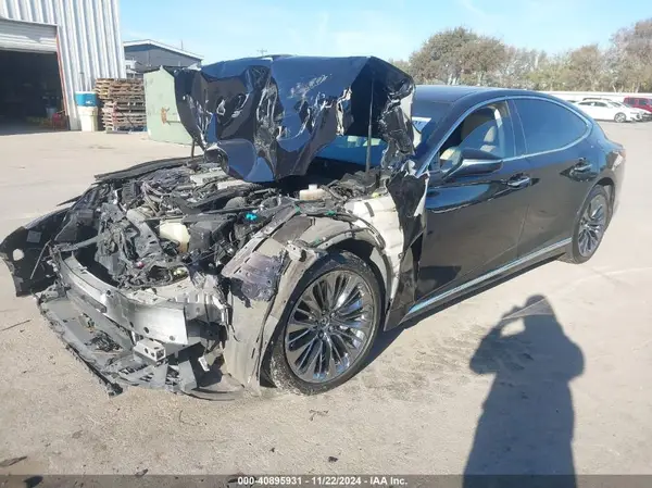 JTHC51FF0J5004648 2018 LEXUS LS - Image 2