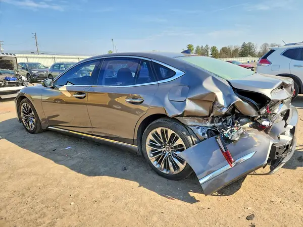 JTHC51FF0K5006014 2019 LEXUS LS - Image 2