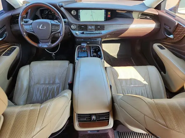JTHC51FF0K5006014 2019 LEXUS LS - Image 8
