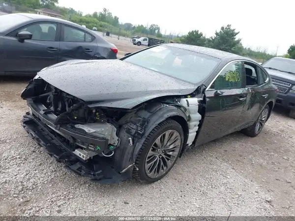 JTHC51FF0K5006420 2019 LEXUS LS - Image 2