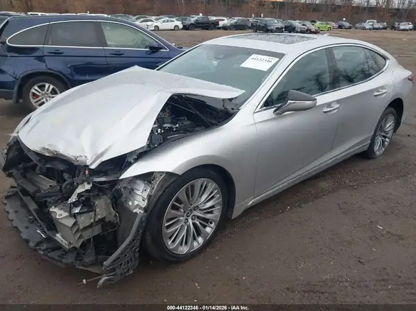 JTHC51FF2J5002383 2018 LEXUS LS - Image 2