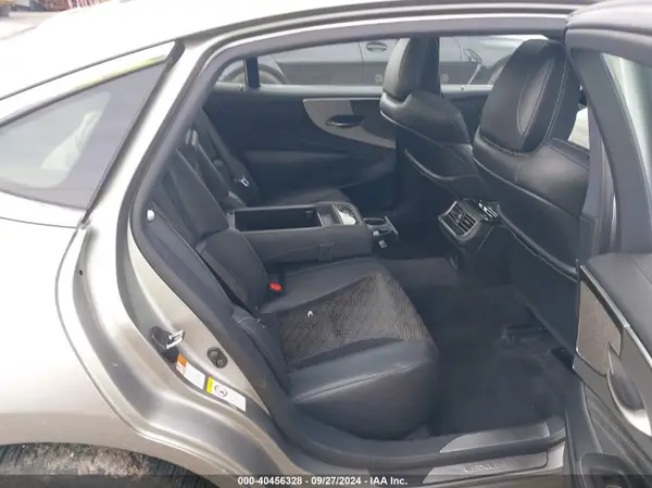 JTHC51FF3J5004028 2018 LEXUS LS - Image 8