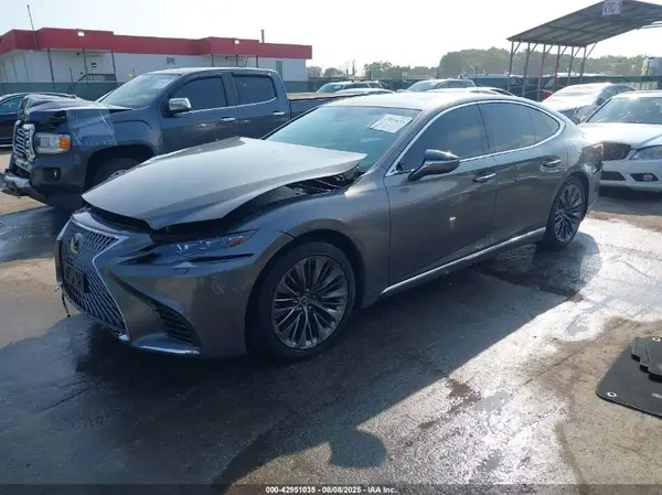 JTHC51FF3J5005289 2018 LEXUS LS - Image 2
