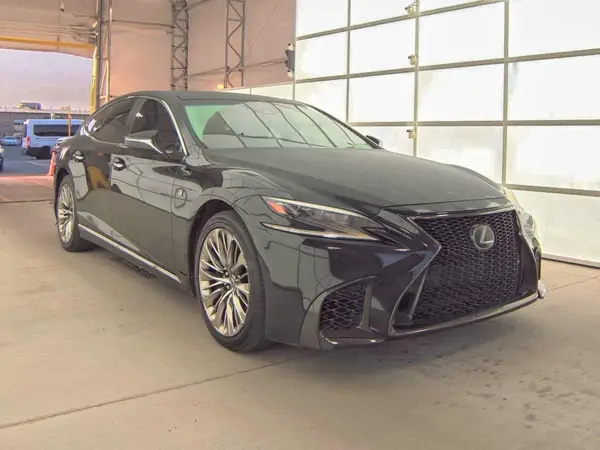 JTHC51FF4J5000165 2018 LEXUS LS - Image 2
