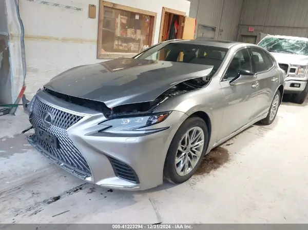 JTHC51FF5J5005147 2018 LEXUS LS - Image 2