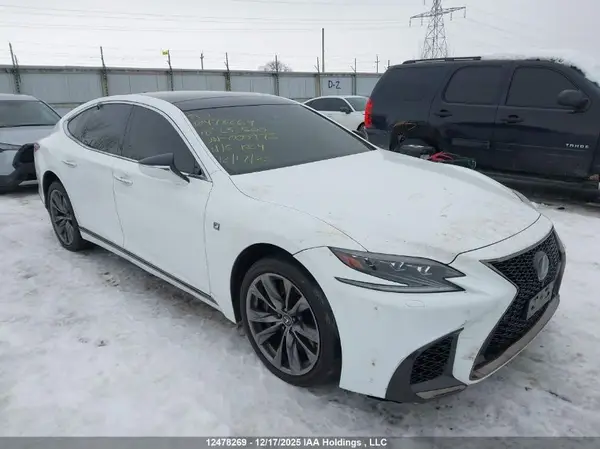 JTHC51FF6J5000975 2018 LEXUS LS - Image 1