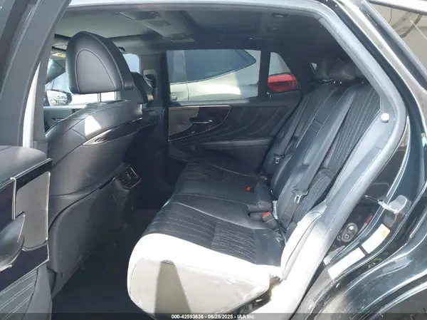 JTHC51FF6K5005658 2019 LEXUS LS - Image 8
