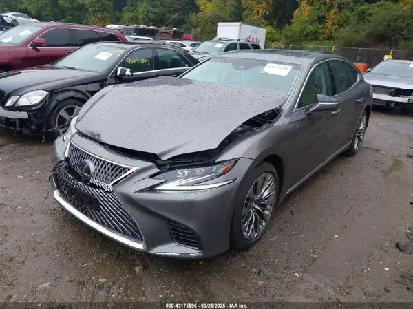 JTHC51FF8J5005269 2018 LEXUS LS - Image 2