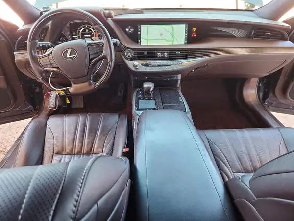 JTHC51FFXJ5001238 2018 LEXUS LS - Image 8