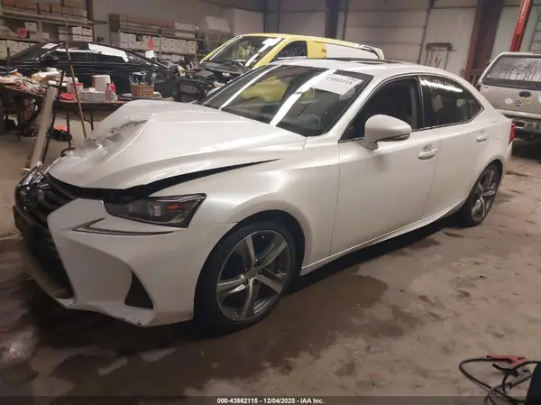 JTHC81D20J5027659 2018 LEXUS IS - Image 2