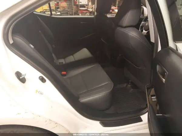 JTHC81D20J5027659 2018 LEXUS IS - Image 8