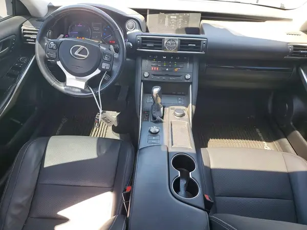JTHC81D20J5032196 2018 LEXUS IS - Image 8