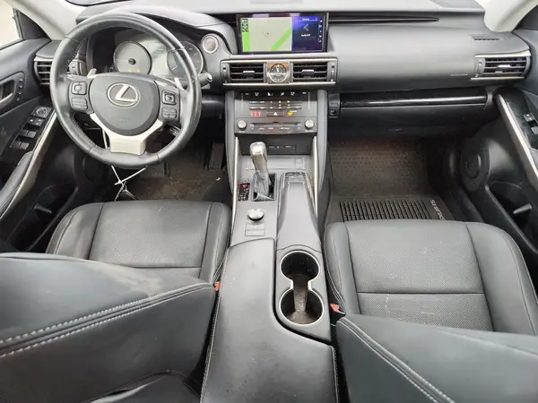 JTHC81D20J5033834 2018 LEXUS IS - Image 8