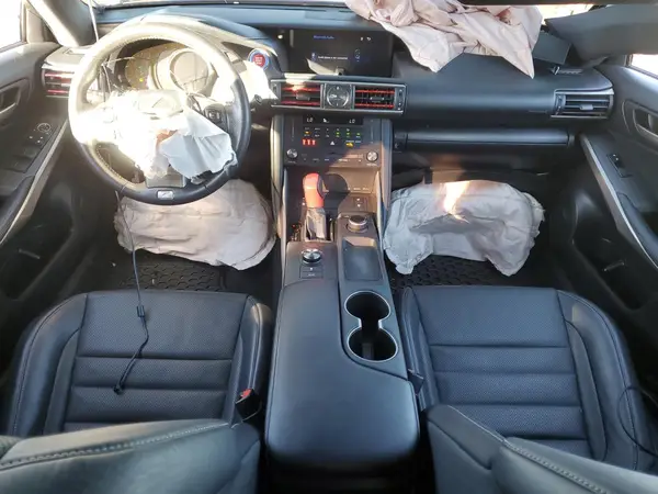 JTHC81D20K5037643 2019 LEXUS IS - Image 8
