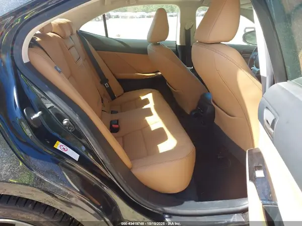 JTHC81D21J5027170 2018 LEXUS IS - Image 8