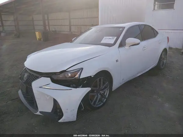 JTHC81D21J5027590 2018 LEXUS IS - Image 2