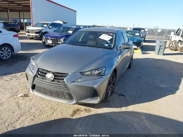 JTHC81D21J5028366 2018 LEXUS IS - Image 2