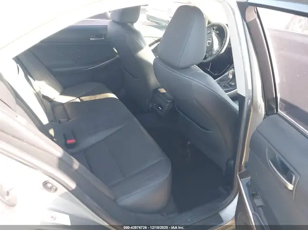 JTHC81D21J5028366 2018 LEXUS IS - Image 8