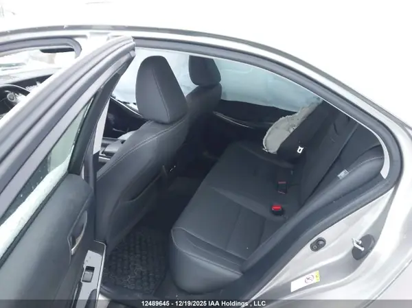 JTHC81D21J5028559 2018 LEXUS IS - Image 8