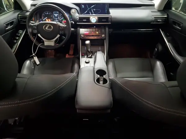 JTHC81D21J5030442 2018 LEXUS IS - Image 8