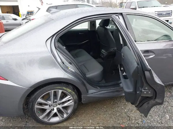 JTHC81D21J5032272 2018 LEXUS IS - Image 8
