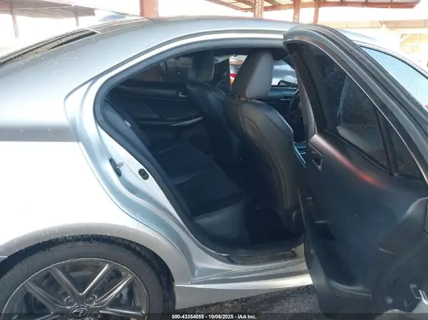 JTHC81D21K5035805 2019 LEXUS IS - Image 8