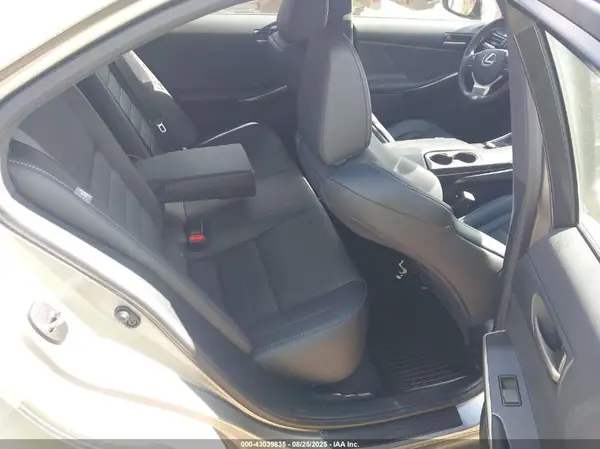 JTHC81D21K5036078 2019 LEXUS IS - Image 8