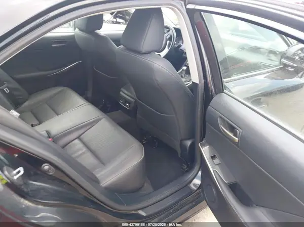 JTHC81D21K5036792 2019 LEXUS IS - Image 8