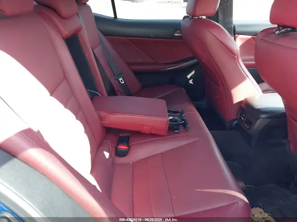 JTHC81D21K5038302 2019 LEXUS IS - Image 8