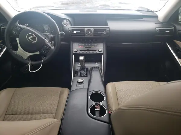 JTHC81D21K5039403 2019 LEXUS IS - Image 8