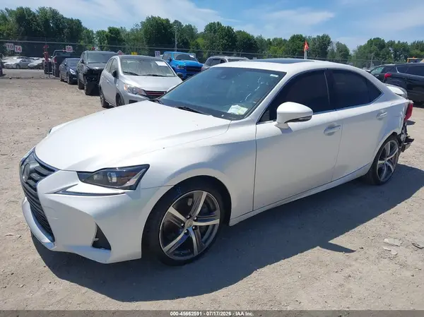 JTHC81D22J5028487 2018 LEXUS IS - Image 2