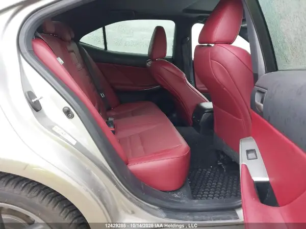 JTHC81D22J5029431 2018 LEXUS IS - Image 8